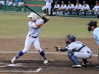 美濃加茂×羽島北＝打席に立つ羽島北の主将吉田大＝大垣北