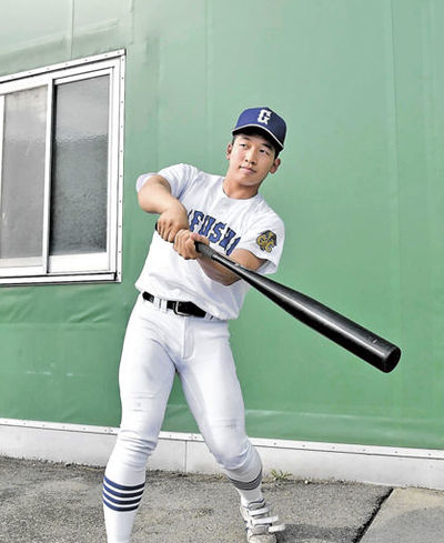 打線の中軸を担う県岐阜商の駒瀬＝同校