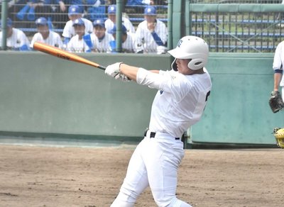 １回裏県岐阜商無死満塁、２点目の右犠飛を放つ５番川畑力紀