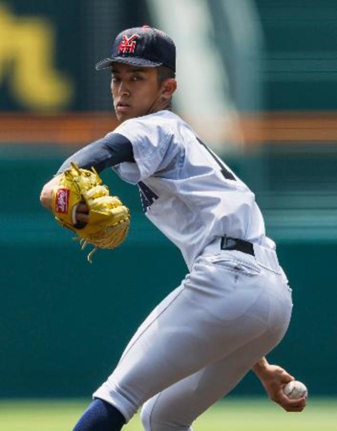 　津田学園戦に先発した横浜・織田＝甲子園