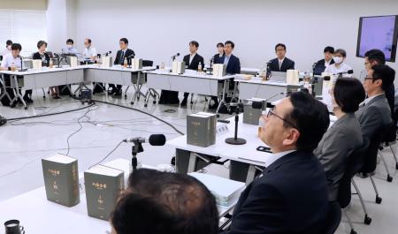 　再審制度の見直しを検討する法制審議会部会の第５回会合＝７日午後、法務省