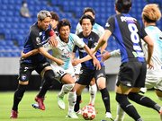 Ｇ大阪×ＦＣ岐阜＝前半、ゴール前に攻め込むＦＣ岐阜のＦＷ富樫（１６）＝パナソニックスタジアム吹田