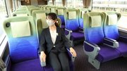 沿線の新緑や清流をイメージしたグリーン車