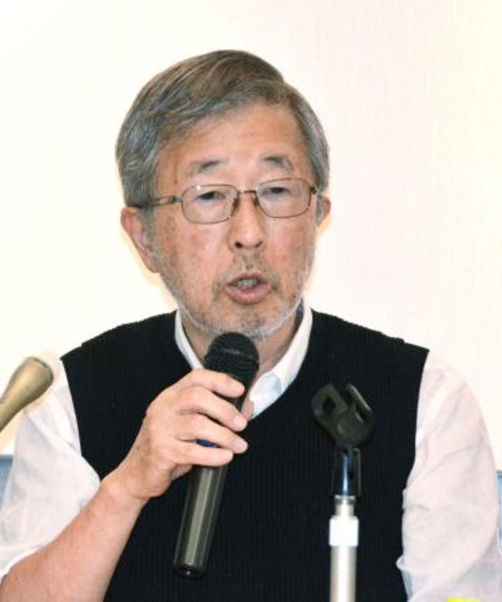 　ＮＨＫのドラマを巡り、記者会見で抗議する飯村豊さん＝２６日午後、東京都千代田区