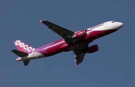 　ピーチアビエーションのエアバスＡ３２０＝２０２４年、福岡市