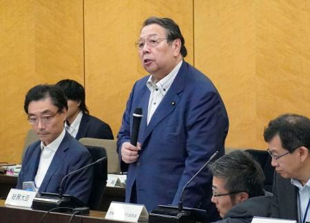 　総務省の検討会で発言する村上総務相＝２７日午前、東京都千代田区