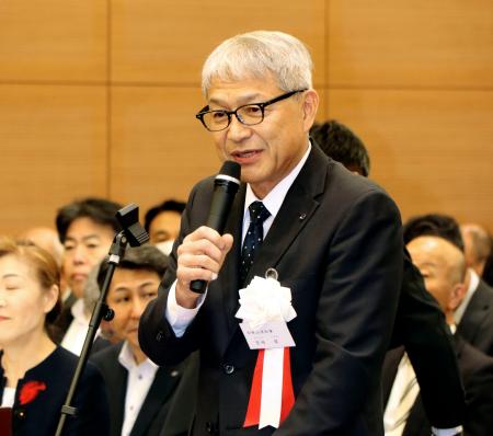 　半島振興対策促進大会で、あいさつする和歌山県の宮崎泉知事＝２９日午後、東京都千代田区