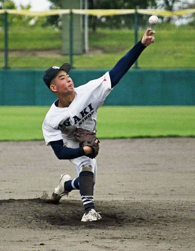 強打県岐阜商を3点に抑え、3年連続の秋決勝に導いた大垣日大1年生エース上田滉仁=弘光舎レインボー