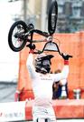 　男子ＢＭＸレースで優勝し、喜ぶ中井飛馬＝名古屋競輪場ＢＭＸレースコース