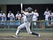 東海理化×西濃運輸＝５回裏西濃運輸２死、三塁打を放つ北野＝岡崎市民
