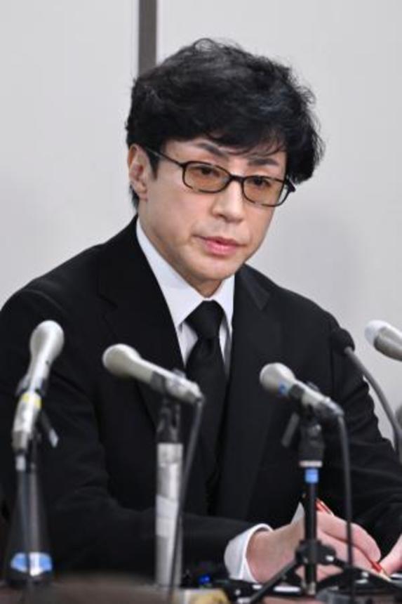 　記者会見するＳＭＩＬＥ―ＵＰ．の東山紀之社長＝２８日午後、東京・霞が関の司法記者クラブ