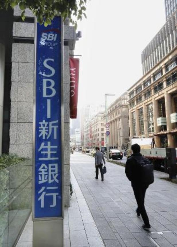 　ＳＢＩ新生銀行本社が入るビルに掲げられた看板
