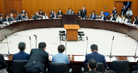　国会で開かれた参院災害対策・震災復興特別委員会＝２６日午後