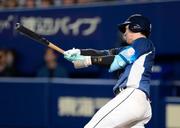 　１２回西武無死、長谷川が左越えに勝ち越しソロを放つ＝バンテリンドーム