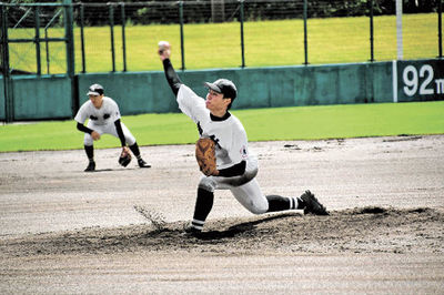 県岐阜商×加納＝９回５失点で力投した加納の服部＝大野レインボー