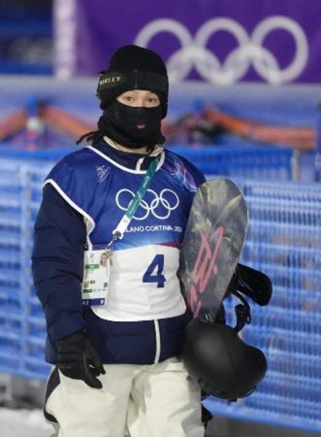 　男子ハーフパイプの公式練習を終え、引き揚げる平野歩夢＝８日、リビーニョ