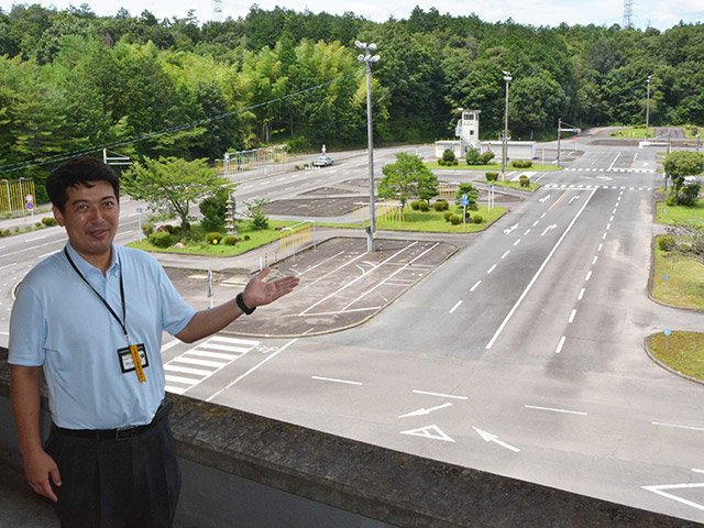 自転車の練習の場として無料開放する教習所のコース＝関市市平賀、中濃自動車学校