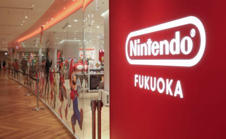 　任天堂が開業した九州初となる直営店「ニンテンドーフクオカ」＝１４日午前、福岡市