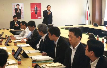 　自民党の外国人政策本部の関連会合＝２４日午前、東京・永田町の党本部