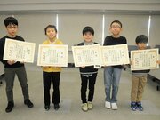 最優秀賞の古山穂高君（中央）ら受賞者＝岐阜新聞本社