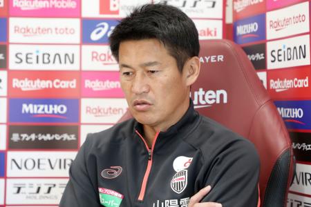 　サッカー天皇杯決勝を前に、オンライン取材に応じる神戸・吉田監督＝２１日、神戸市（（Ｃ）ＶＩＳＳＥＬ　ＫＯＢＥ）