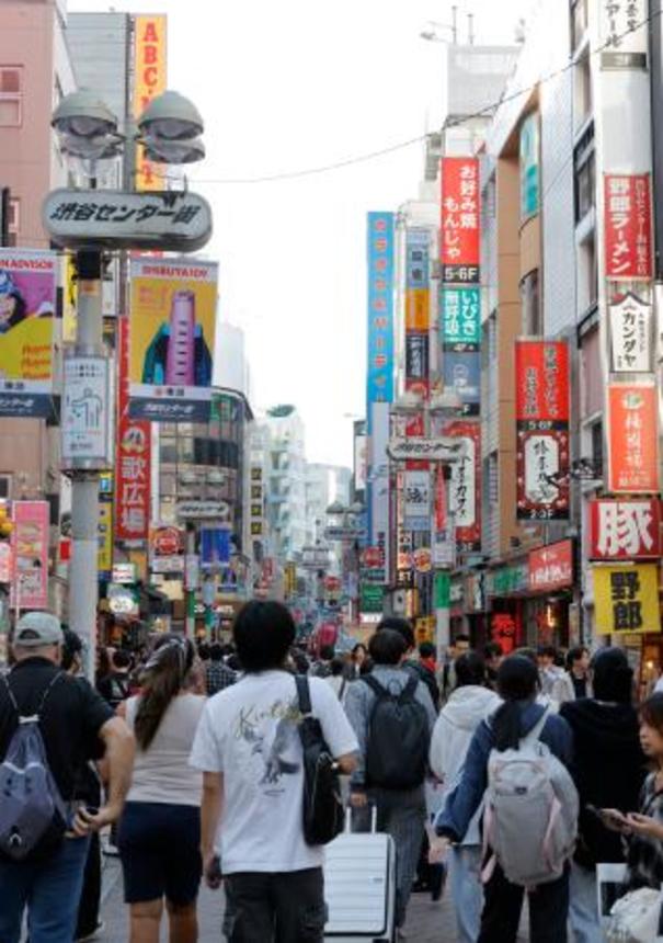 　軒を連ねる飲食店＝１０日、東京・渋谷