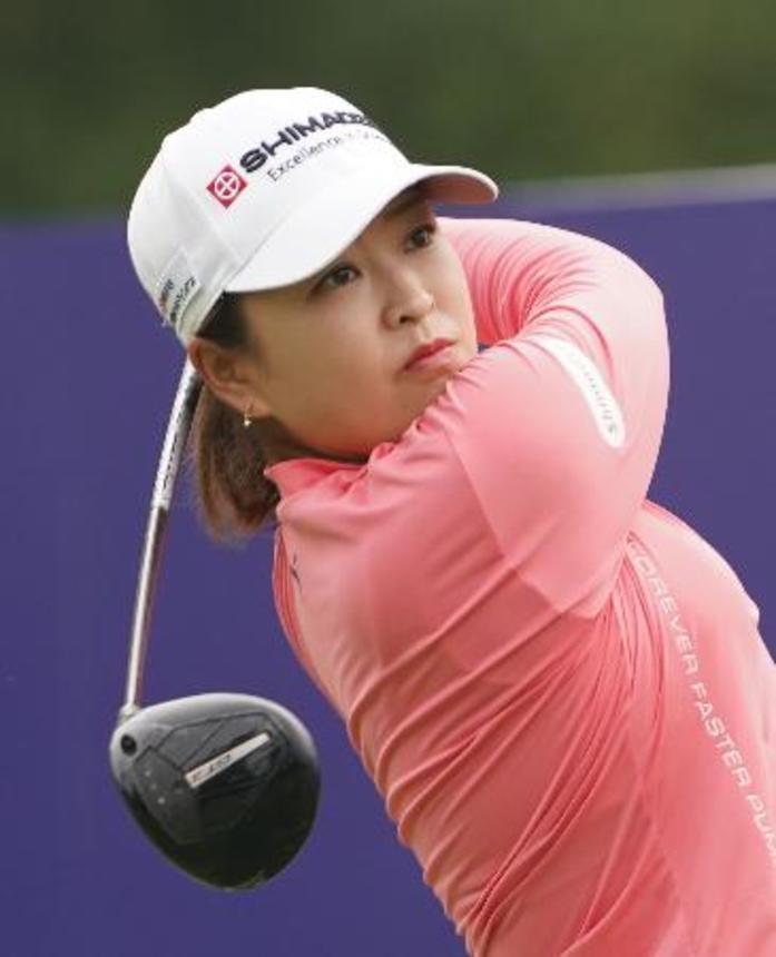 　第２ラウンド、通算６アンダーで暫定２位の西郷真央＝カールトンウッズ・クラブ（共同）