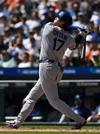 　タイガース戦の３回、左前打を放つドジャース・大谷＝デトロイト（共同）