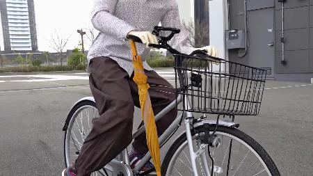　車輪に巻き込み事故が起きる危険性がある運転の再現（ＮＩＴＥ提供）