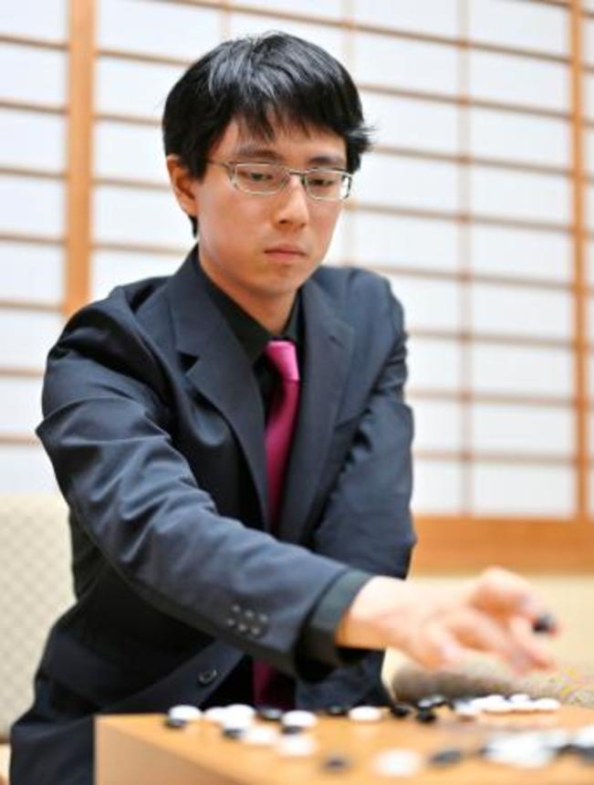 　囲碁の第８０期本因坊戦５番勝負第５局を制し、３連覇を達成した一力遼本因坊＝２日午後、神奈川県箱根町