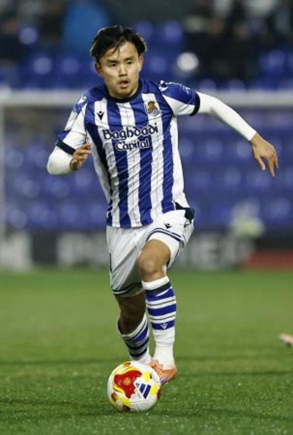 　エルデンセ戦の後半、攻め込むレアル・ソシエダードの久保＝エルダ（共同）