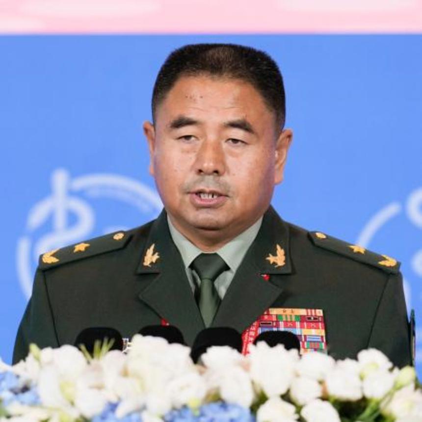 　「汎アジア太平洋地域軍事医学大会」で演説する中国共産党中央軍事委員会後勤保障部の李游華副部長＝２５日、北京（共同）