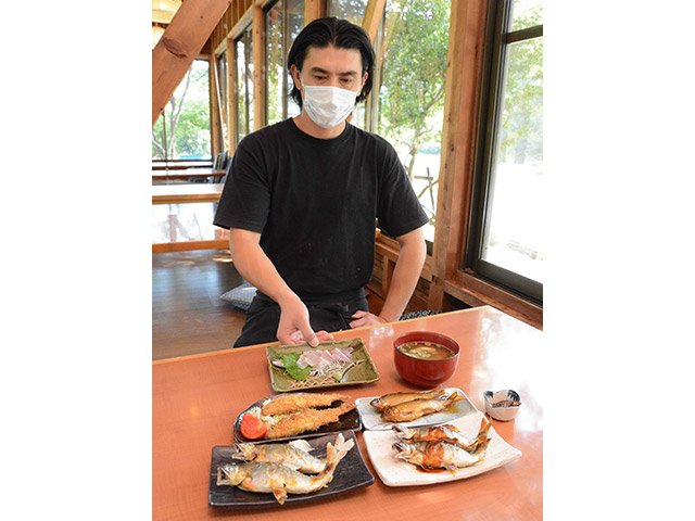 旬の鮎が味わえるフルコース料理＝本巣市神海、鮎料理店「やな川」