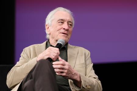 　１４日、第７８回カンヌ国際映画祭で話すロバート・デニーロさん＝フランス南部（ゲッティ＝共同）