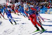 　男子団体スプリント・フリー決勝　力走するノルウェーのヨハンネスヘスフロト・クレボ（手前）＝テーゼロ（共同）