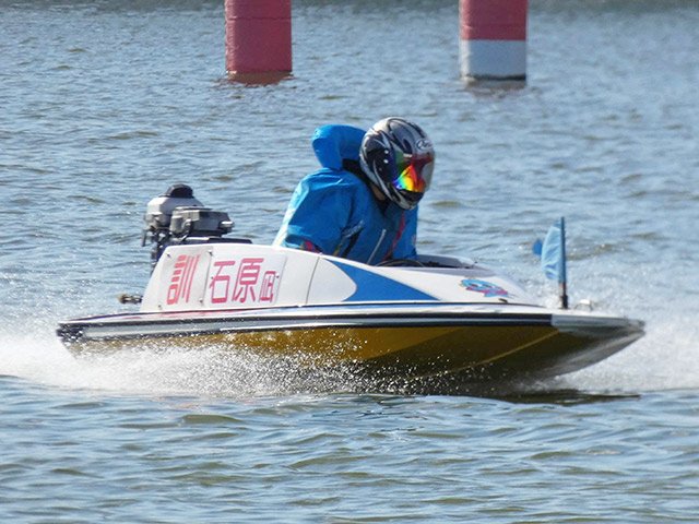 デビュー戦に向けて練習を重ねる石原さん＝愛知県蒲郡市、ボートレース蒲郡