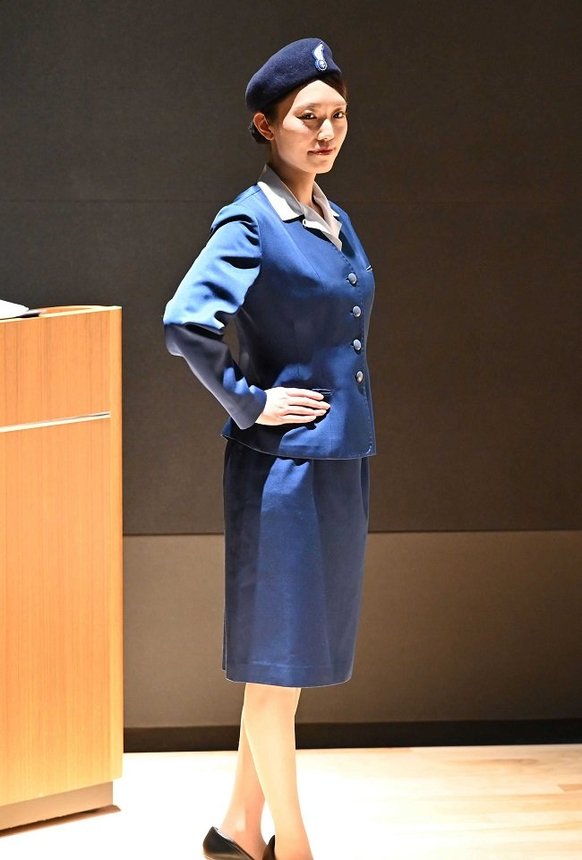 2代目の制服を着るＣＡ