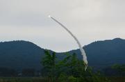 　北朝鮮のミサイル総局が行った新型対空ミサイルの発射実験＝２３日（朝鮮中央通信＝共同）