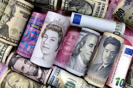 　日本円や米ドルなどの紙幣（ロイター＝共同）