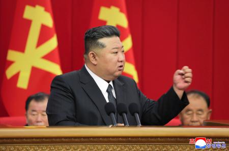 　北朝鮮の朝鮮労働党中央委員会拡大総会に臨む金正恩党総書記（朝鮮中央通信＝共同）