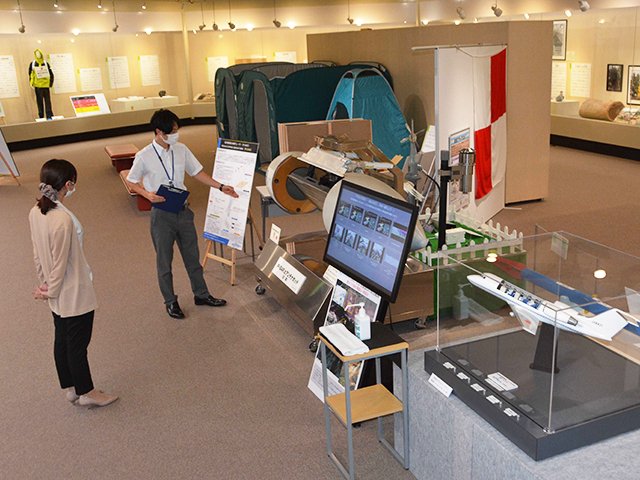 県内で起きた過去の災害や防災への備えを紹介する特別展＝関市小屋名、県博物館