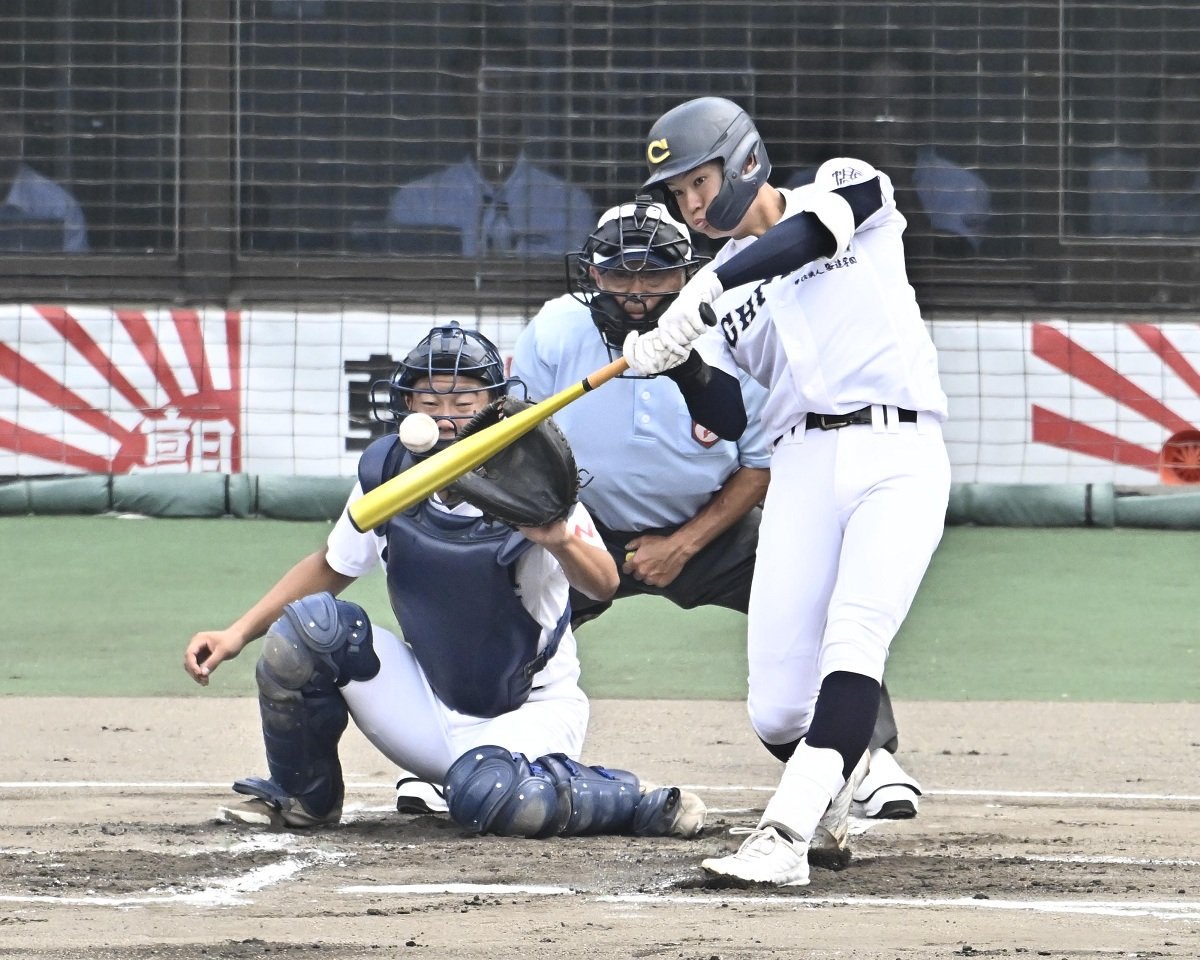 中京✕大垣日大＝１回表中京一死一塁、鈴木悠の適時二塁打で先制＝ぎふしん長良川（撮影・堀尚人）