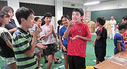 鮎鮨を試食する子どもたち＝羽島郡笠松町下新町、笠松小学校