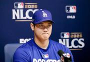 　記者会見するドジャース・大谷＝１３日、ロサンゼルス（共同）