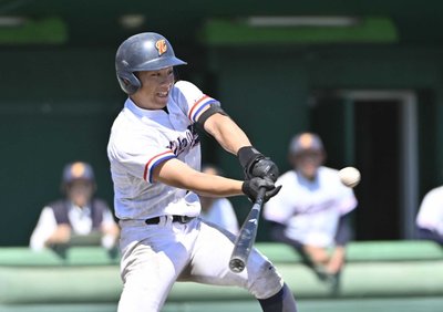 市岐阜商×岐阜各務野＝８回表岐阜各務野１死満塁、後藤が勝ち越しの右前適時打を放つ＝長良川