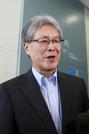 　取材に応じる静岡大の日詰一幸学長＝１８日午前、浜松市