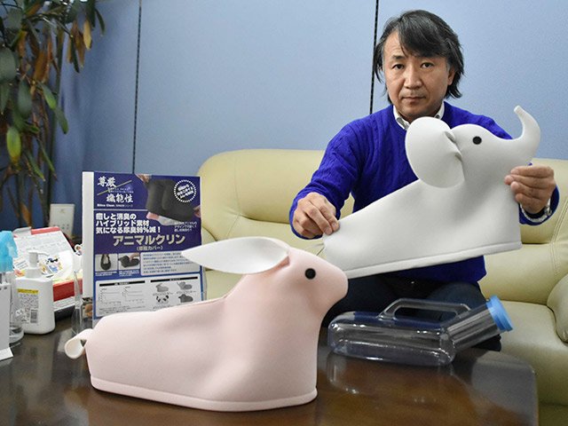 アニマルクリンをＰＲする原真澄社長＝羽島市江吉良町、テクナード