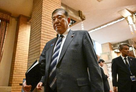 　石破首相＝２２日、首相公邸