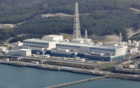 　新潟県の東京電力柏崎刈羽原発の（左から）５号機、６号機、７号機＝２０２５年１１月