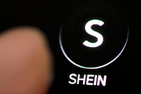 　スマートフォンの画面に表示された、中国発のネット通販大手「ＳＨＥＩＮ（シーイン）」のアプリのアイコン（共同）